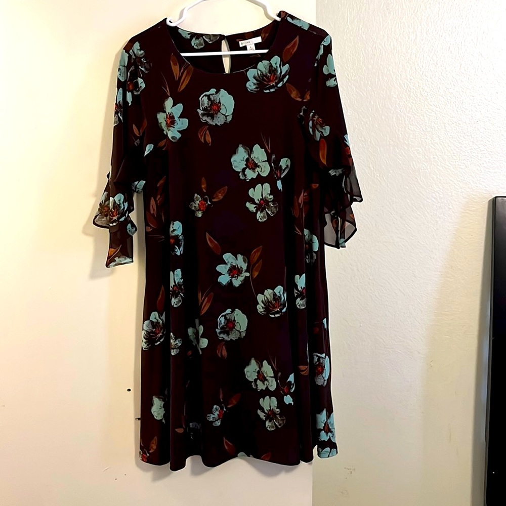 Brown dress with a few flowers on it long sleeve stopes at the knees
